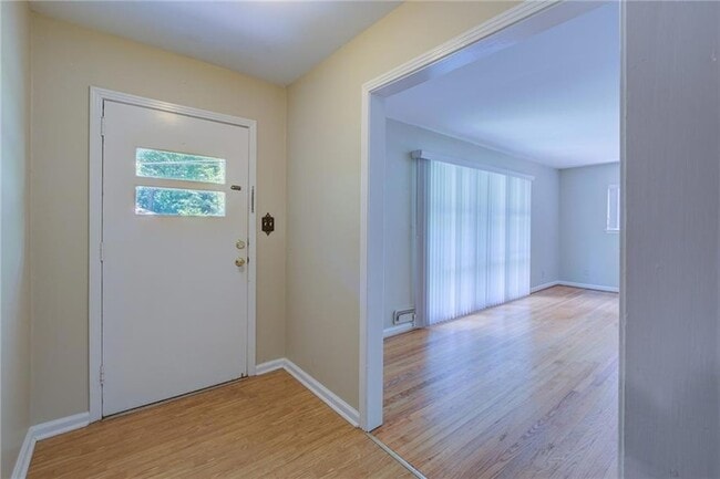 Building Photo - 1112 Franklin Cir NE