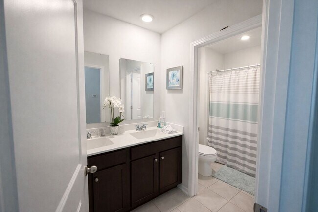 Building Photo - Highly Desirable 4 Bedroom Home with Serene Cul-de-Sac Living in Watergrass Community