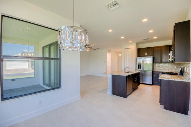 Building Photo - 12555 SW Manatee Marsh Ter