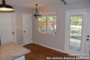 Building Photo - 204 Royal Dr