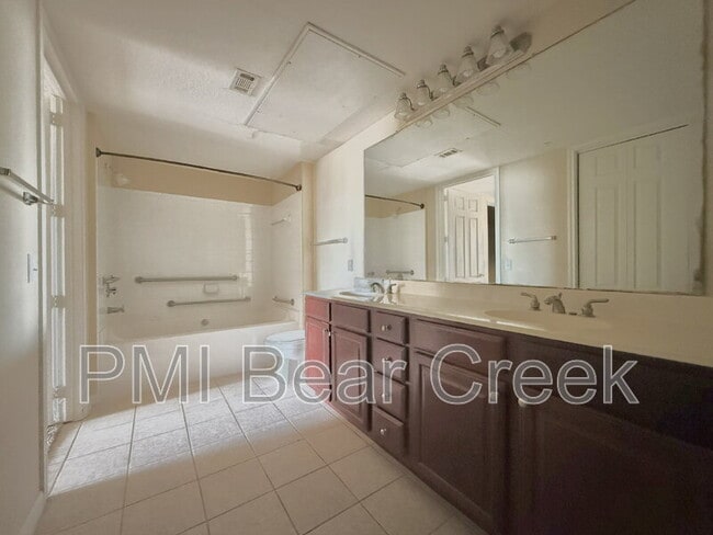 Building Photo - 7575 Kirby Dr
