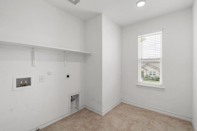 Building Photo - 223 Flowers Ave