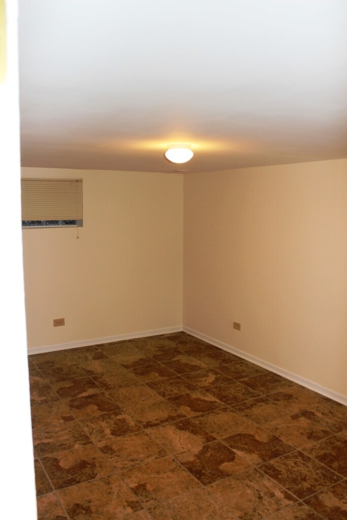 Building Photo - 10S433 Echo Ln