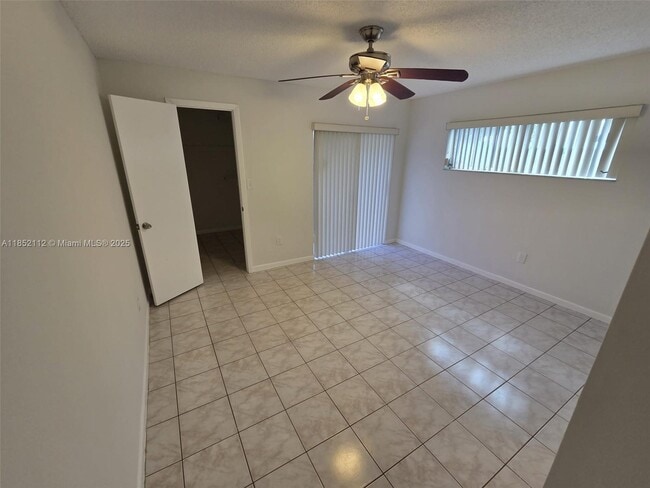 Building Photo - 9430 S Meadows Cir