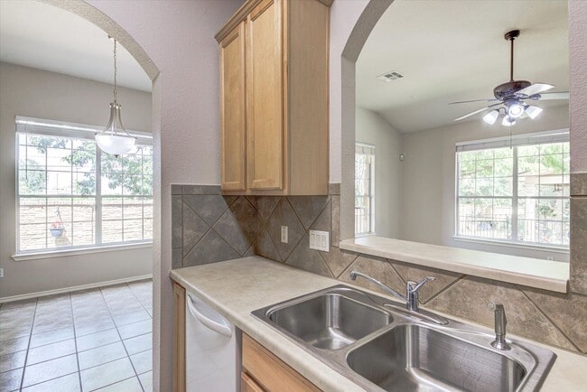 Building Photo - 16100 S Great Oaks Dr