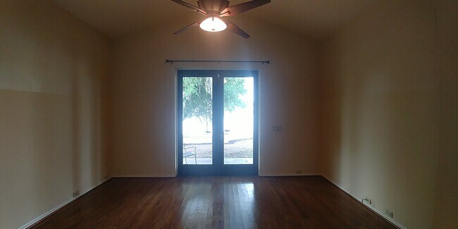 Building Photo - 406 Lillian Dr