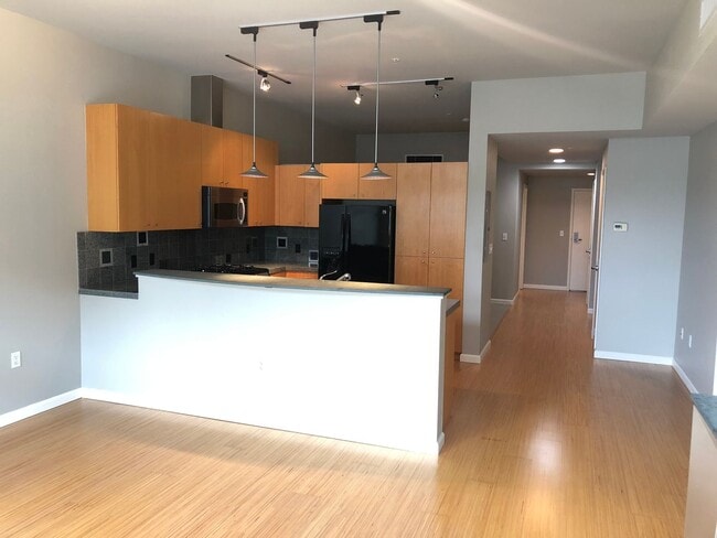 Building Photo - 1Bd/1Ba Seattle Condo