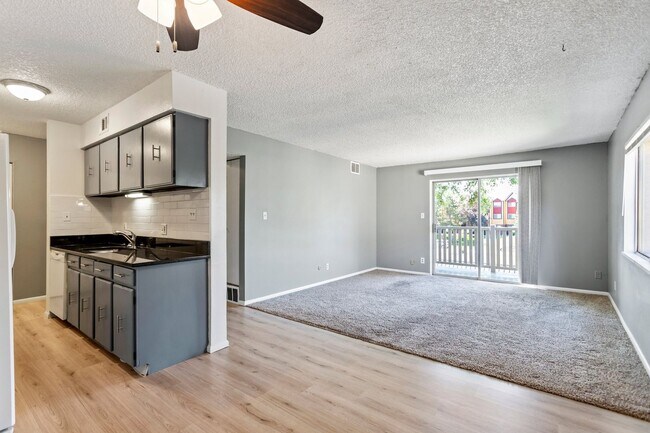 Building Photo - 2 bed / 1 bath - Whispering Pines Condo