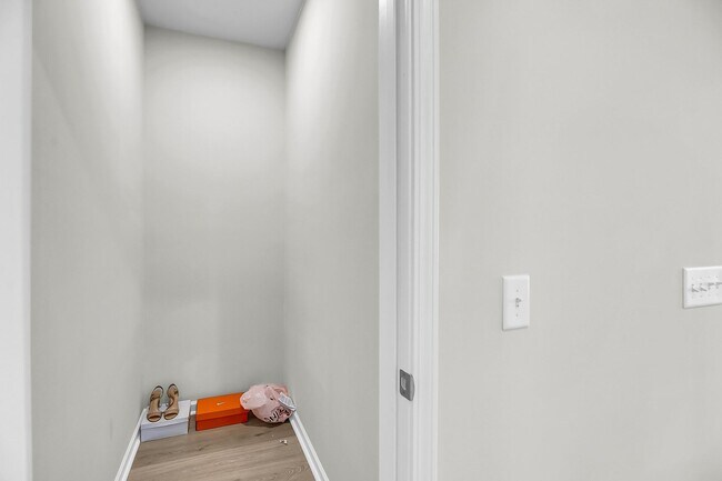 Building Photo - Beautiful 3 bedroom 2.5 bathroom two story home available in North Charleston!