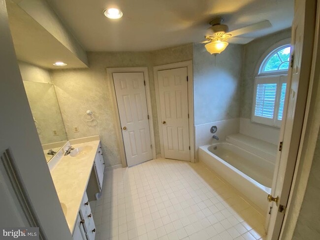 Building Photo - 9621 Bainbridge Ct