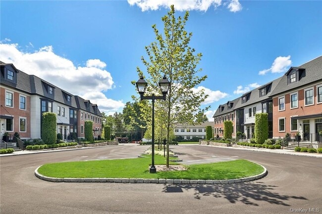 Building Photo - 162 Bedford Rd