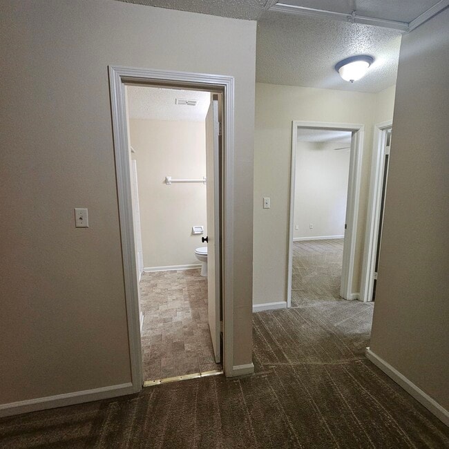 Building Photo - 3701 Donovan Dr