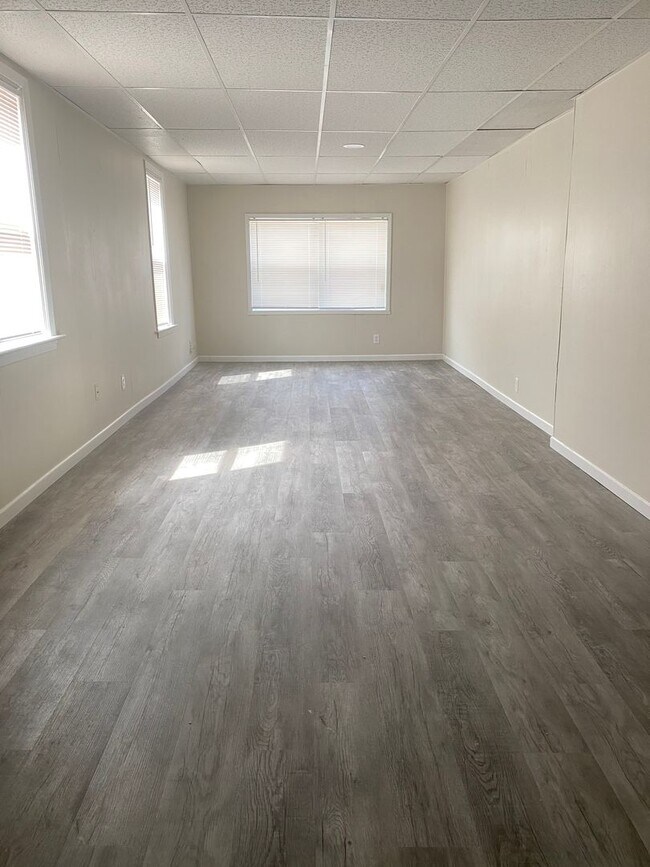 Building Photo - 413 Main Avenue LTR