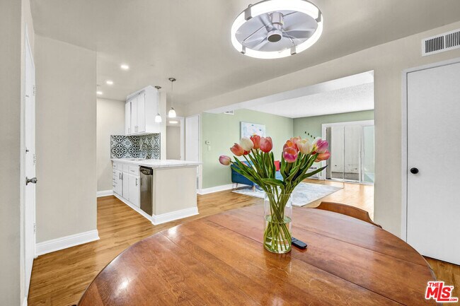 Building Photo - 18620 Hatteras St