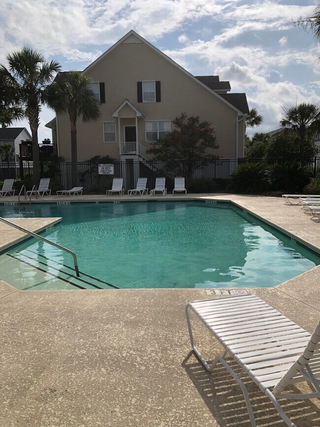 Building Photo - 103 Winding River Dr