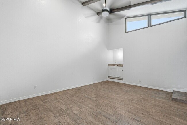 Building Photo - 3540 E Glen Dr