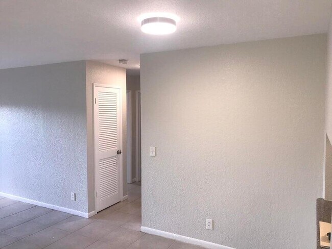 Building Photo - 240 Croton Ave