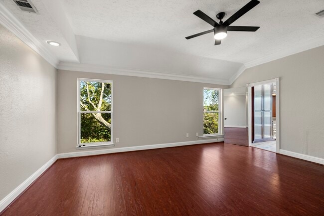 Building Photo - 8522 Scenic Green Dr