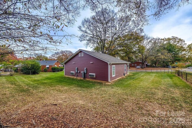 Building Photo - 664 Reeves Ct
