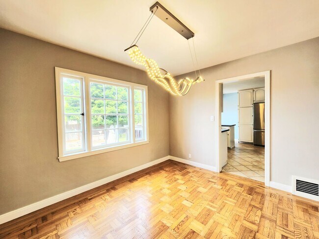 Building Photo - Two bed house in San Mateo