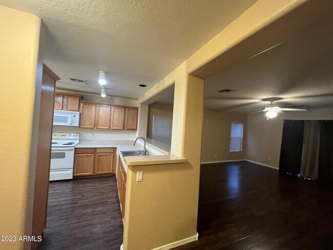 Building Photo - 10289 N 115th Dr