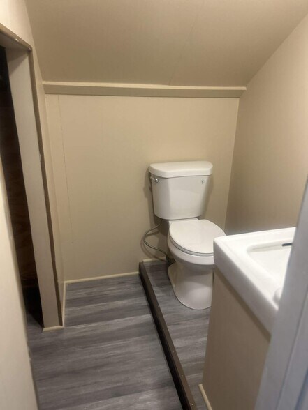 Building Photo - 237 Wood St