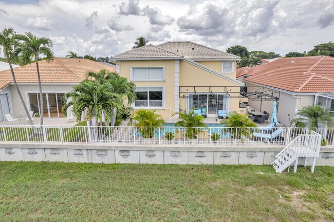 Building Photo - 6362 Brava Way