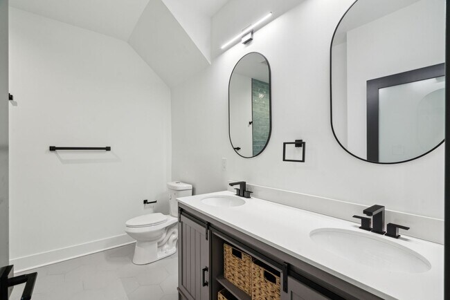 Building Photo - Brand New Townhome in Brewerytown