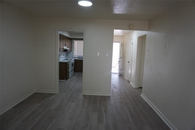 Building Photo - 1913 Normal Park Dr