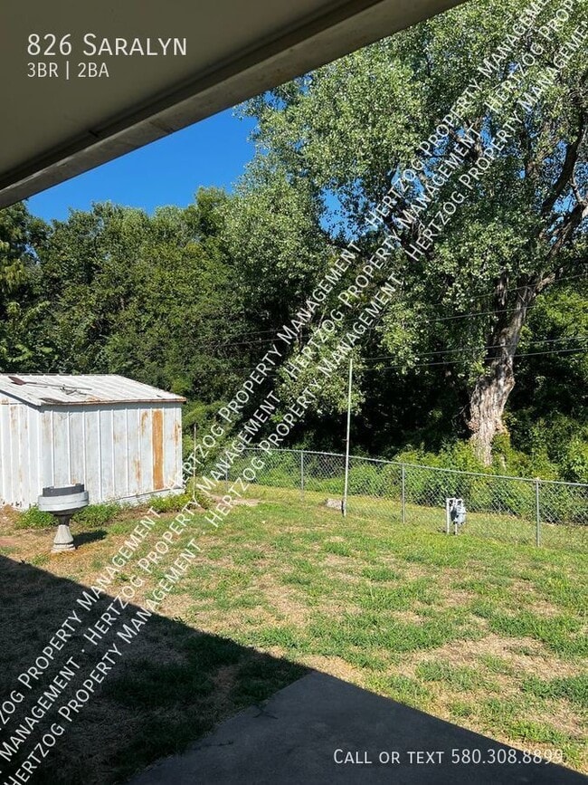 Building Photo - 826 Saralyn-