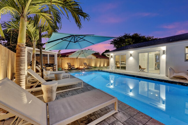 Building Photo - 707 W Boulevard Chatelaine