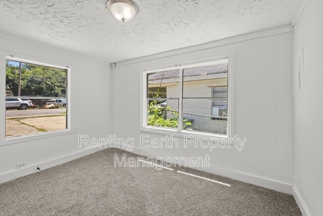 Building Photo - 1134 Oak St