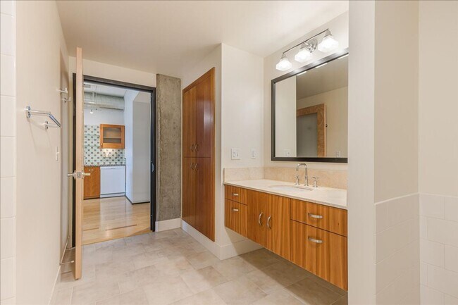 Building Photo - Modern Pearl District Condo – 1 Bedroom + 1 Bath with City Views