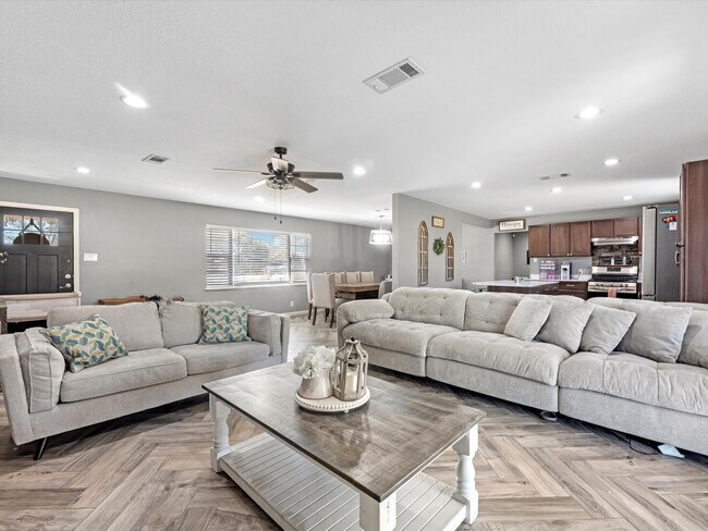 Building Photo - 7422 Nodding Pines Ln