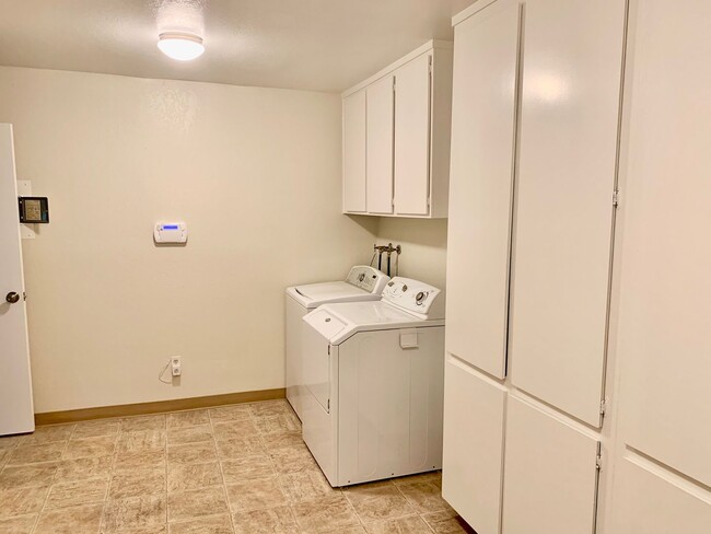 Building Photo - Rare Single-Story Townhome in Gated Sunrise Almaden Community