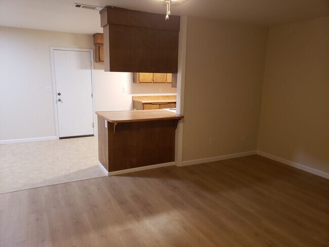 Building Photo - Charming single-family home in Redding