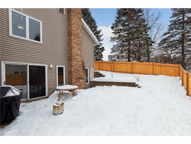 Building Photo - Spacious Stunner in Fabulous Minnetonka Lo...