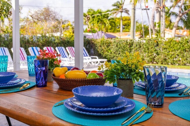 Building Photo - 833 Washington St