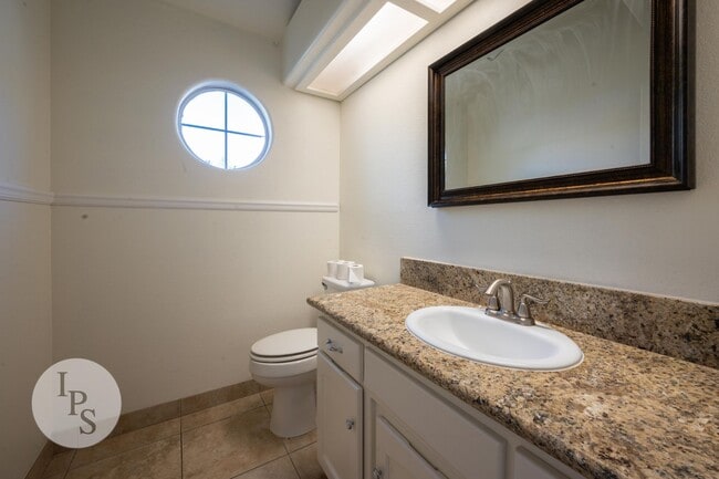 Building Photo - Gated Fresno NW Home, 3BR/2BA, in CUSD - L...