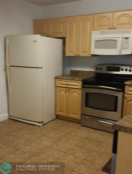 Building Photo - 5681 Riverside Dr