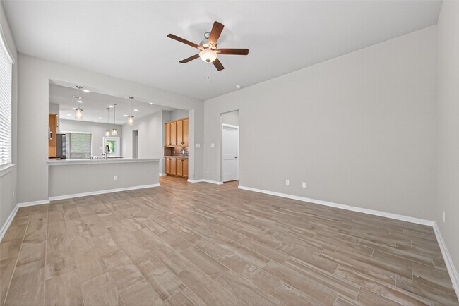 Building Photo - 516 Shine Ct