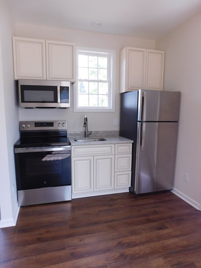 Building Photo - 160 Alexander Wy S