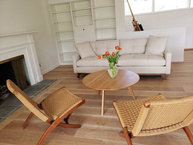 Building Photo - Hatton Fields Retreat with Guest Suite and...
