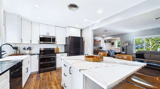 Building Photo - 101 N Mercury Ave