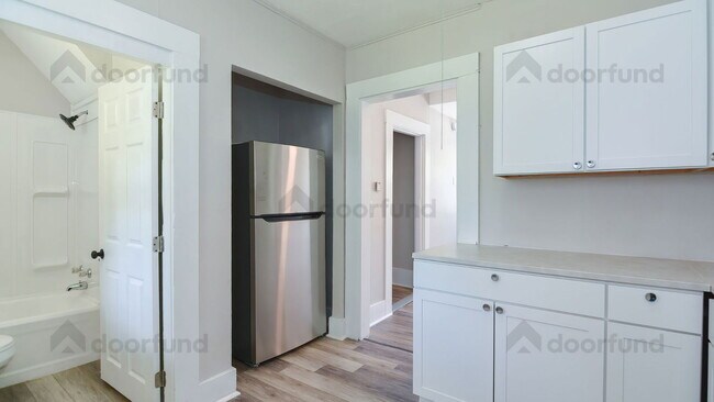 Building Photo - 11 Pleasant St