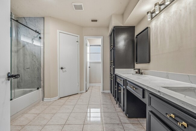 Building Photo - 119 Laura Ln