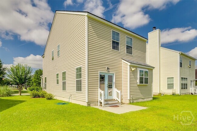 Building Photo - 8 Bushwood Dr