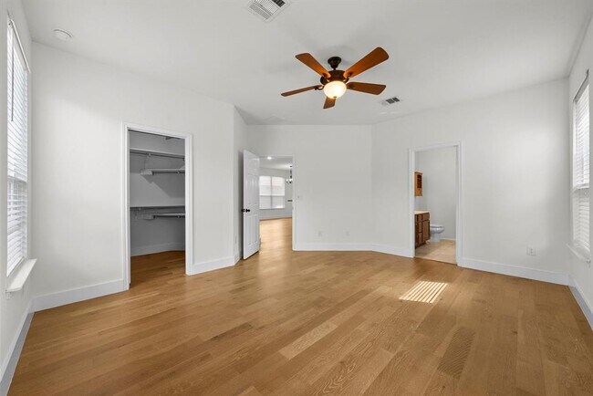Building Photo - 544 Ayinger Ln