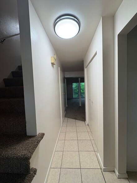 Hallway - 49 Vinway Ct
