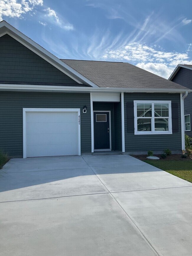 Building Photo - Welcome to this stunning townhouse in Leland, NC!